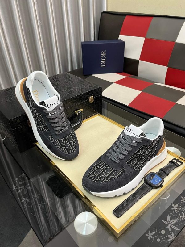 B23 League Low-Top Sneaker