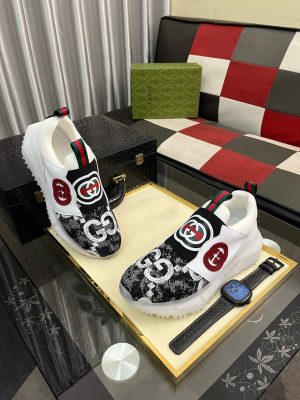 Gucci -Rhyton -sneaker. (8) Gucci Rhyton sneaker.