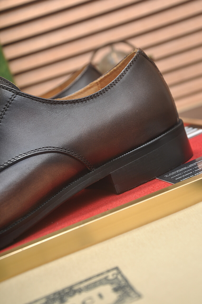 Gucci Dark Brown Textured Derby Shoes 4 Brown leather Gucci men's formal lace-up derby