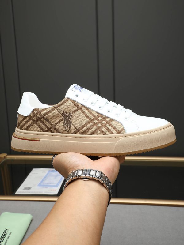 Burberry brand's Vintage Check pattern.