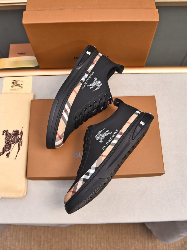 Burberry brand's Vintage Check pattern.