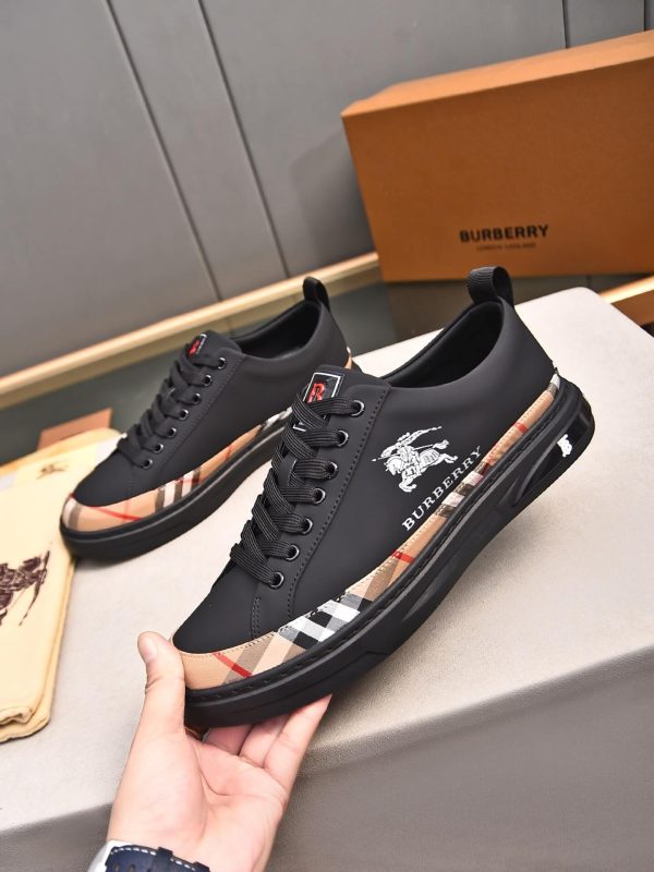 Burberry brand's Vintage Check pattern.