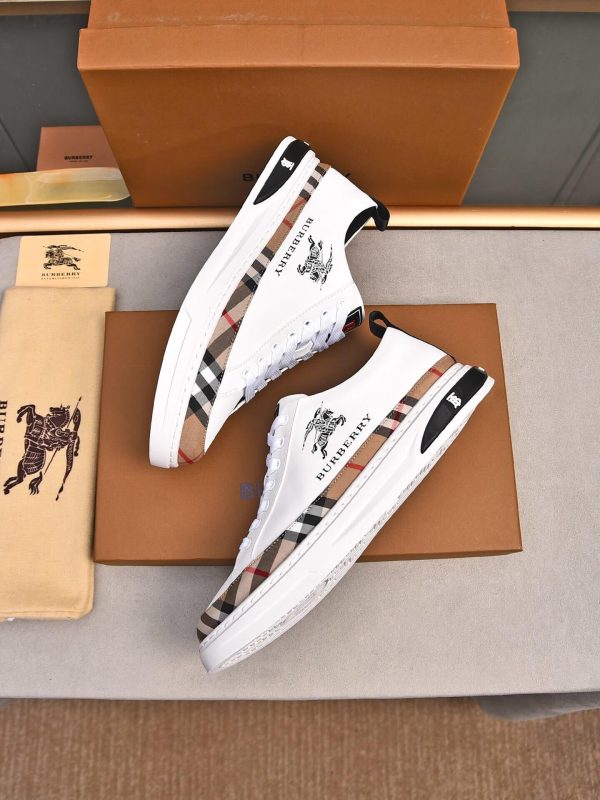 Burberry brand's Vintage Check pattern.