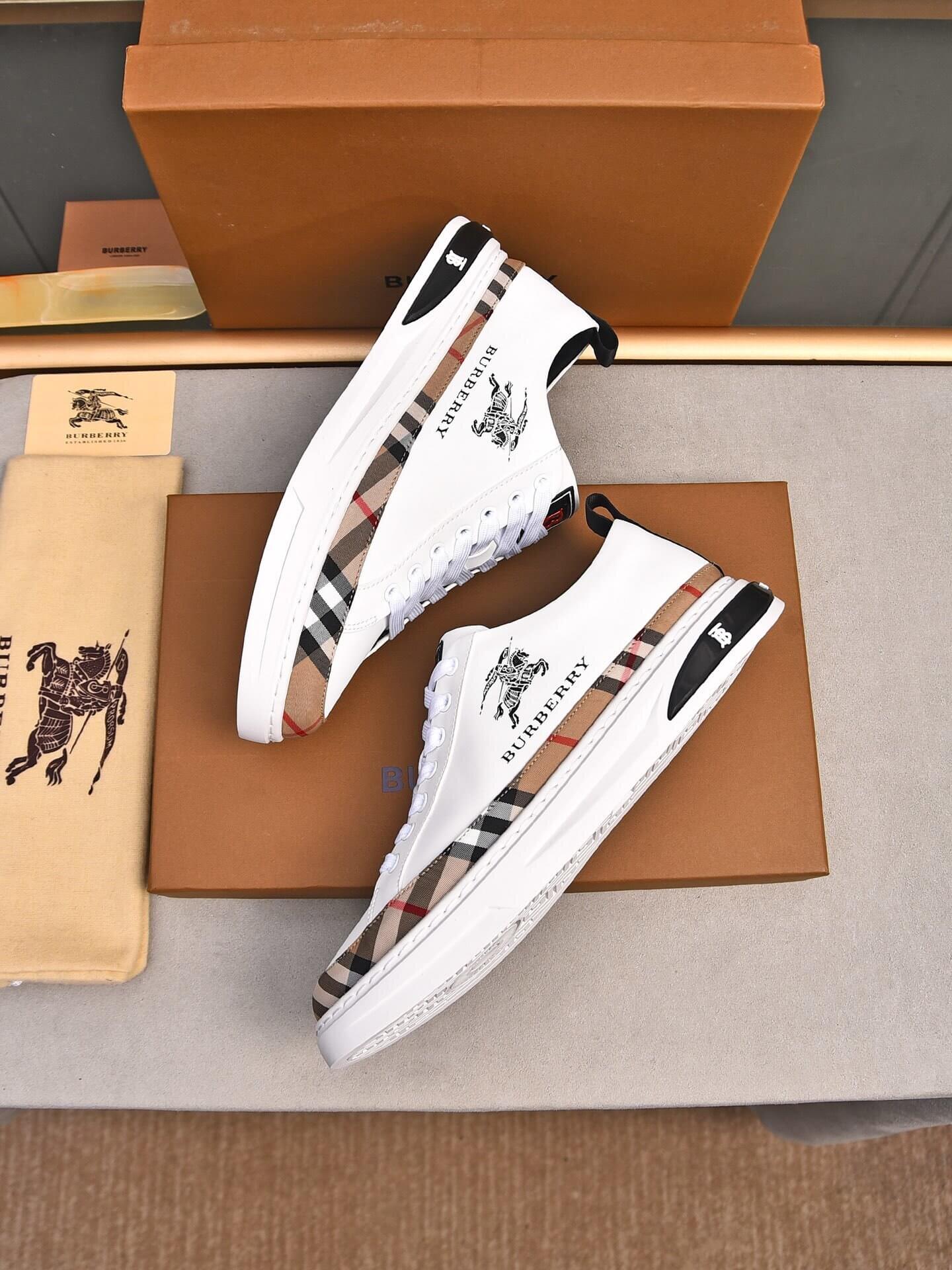 Burberry Sneaker - Equestrian Knight Low-Top - White Leather 5 Burberry brand's Vintage Check pattern.