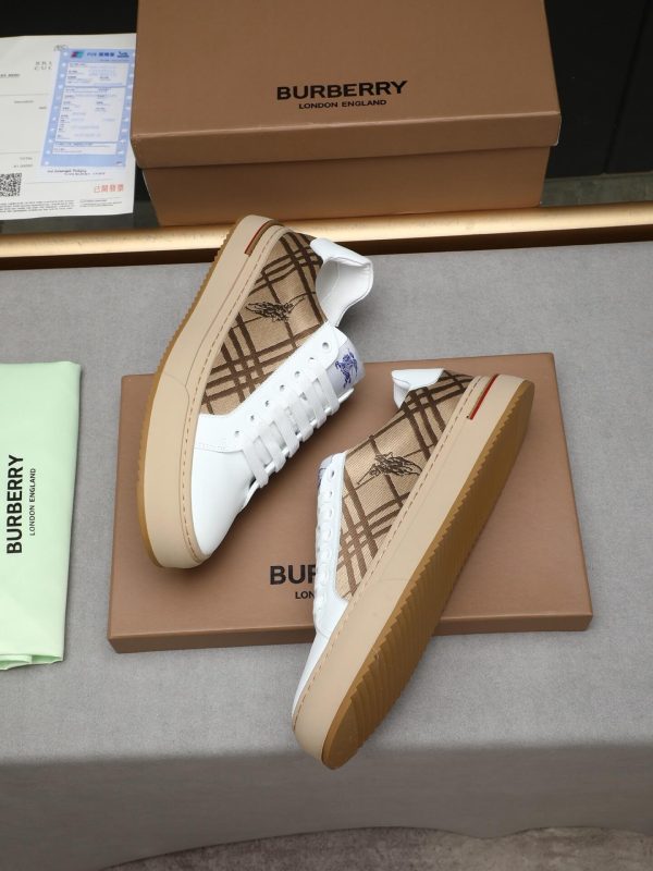 Burberry brand's Vintage Check pattern.