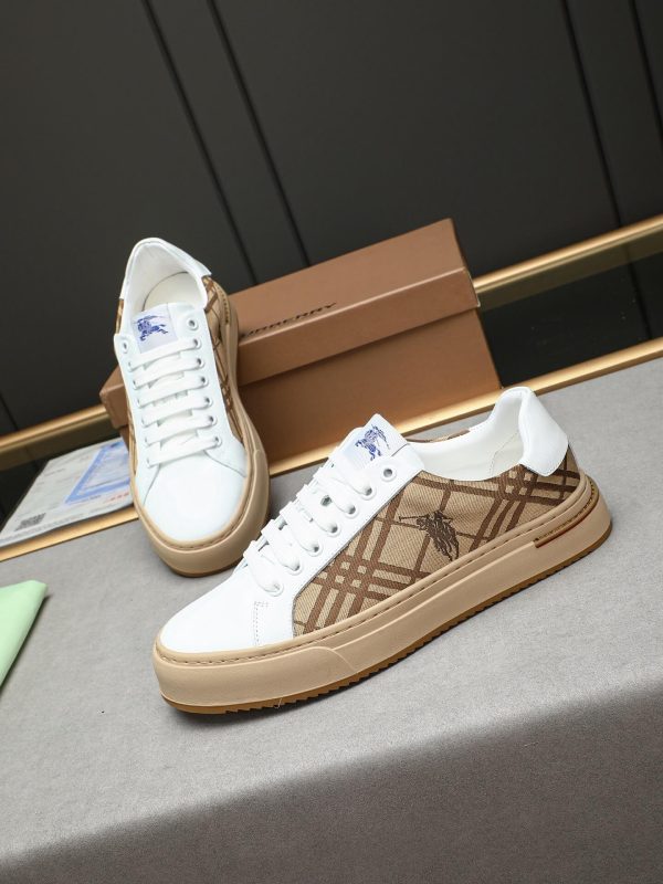 Burberry brand's Vintage Check pattern.