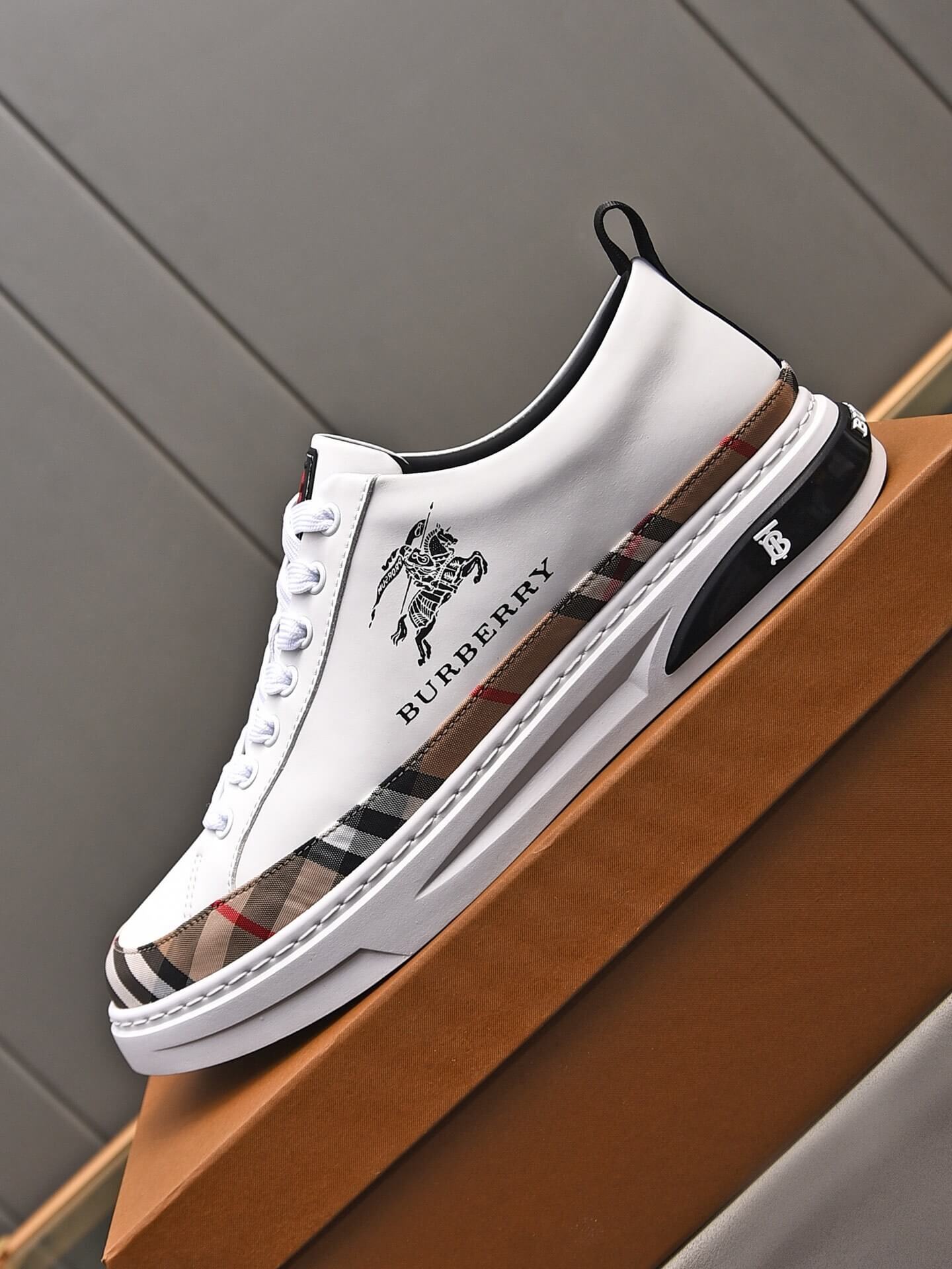 Burberry Sneaker - Equestrian Knight Low-Top - White Leather 7 Burberry brand's Vintage Check pattern.