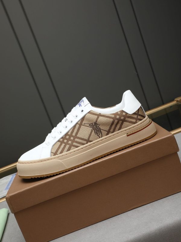 Burberry brand's Vintage Check pattern.