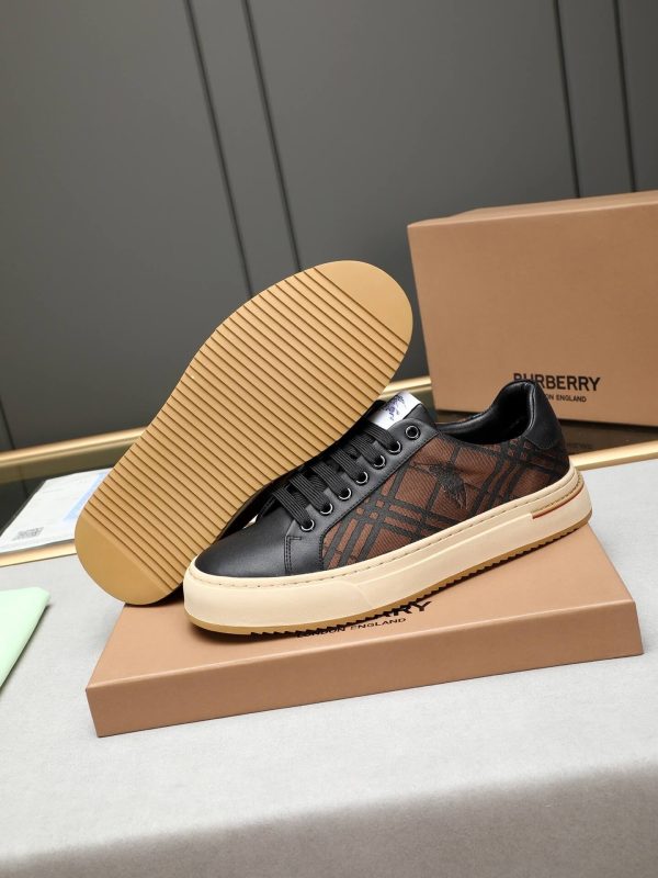 Burberry- brand's -Vintage -Check -pattern (8) Burberry brand's Vintage Check pattern.