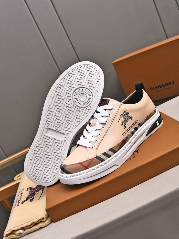 Burberry brand's Vintage Check pattern.