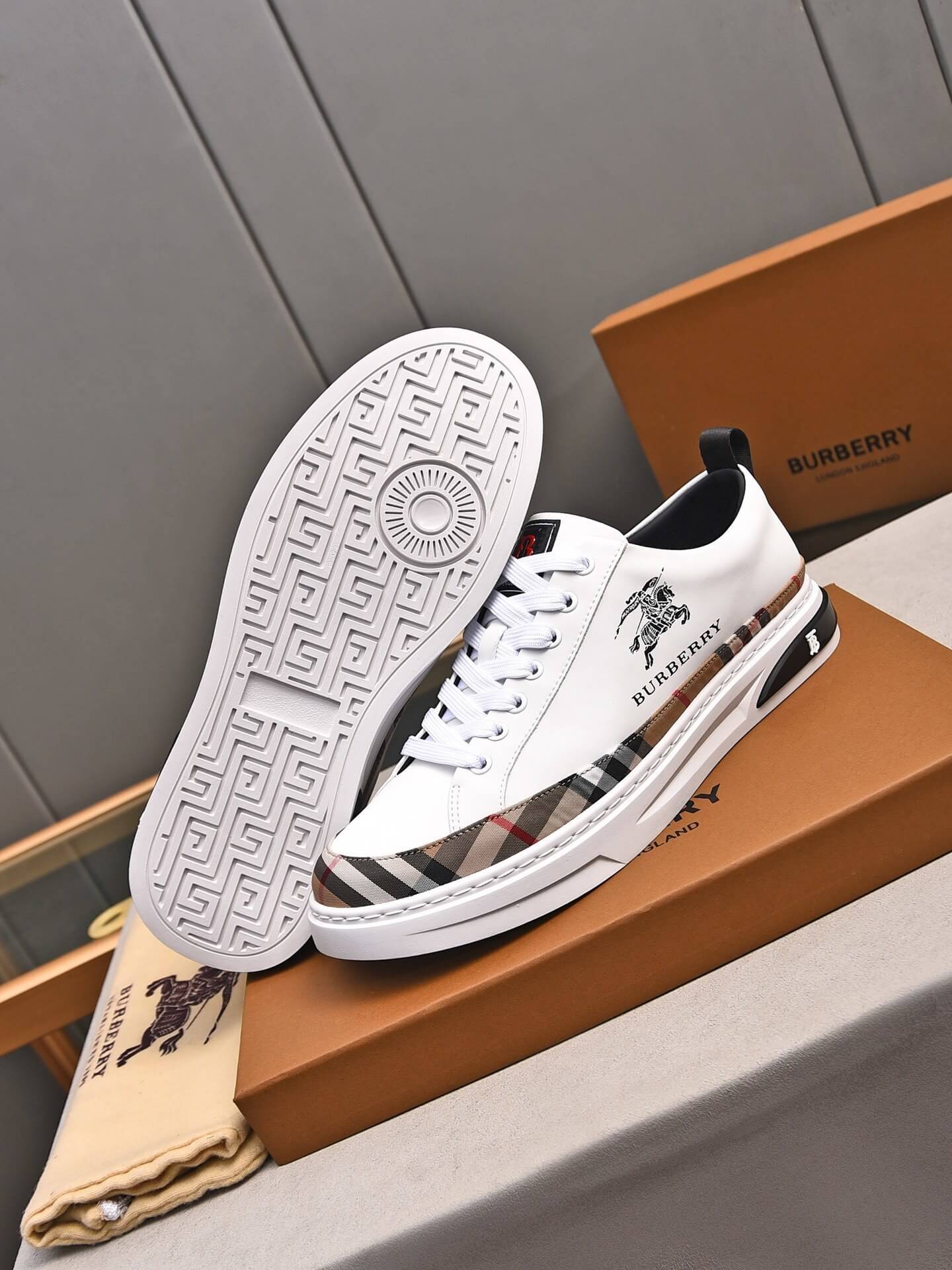 Burberry Sneaker - Equestrian Knight Low-Top - White Leather 9 Burberry brand's Vintage Check pattern.