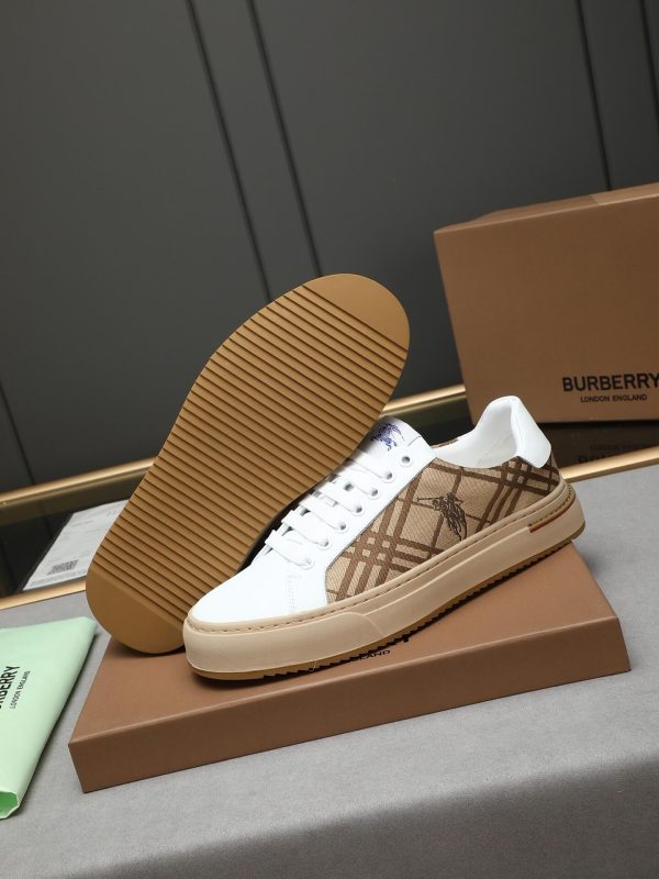 Burberry brand's Vintage Check pattern.