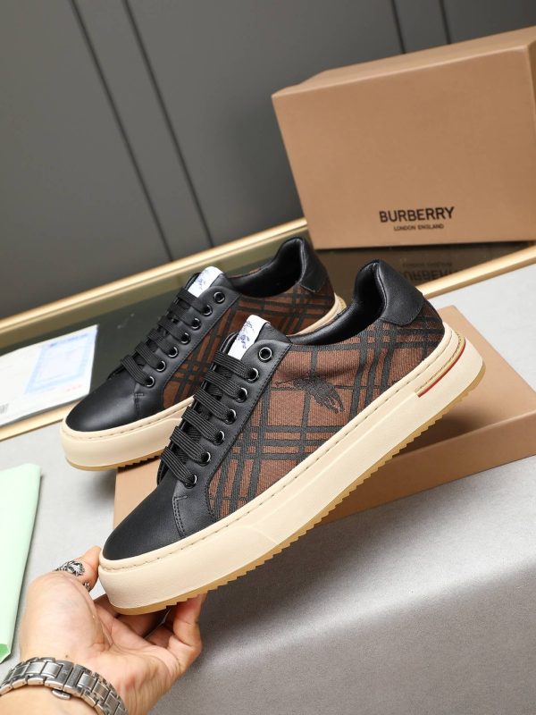 Burberry- brand's -Vintage -Check -pattern (9) Burberry brand's Vintage Check pattern.