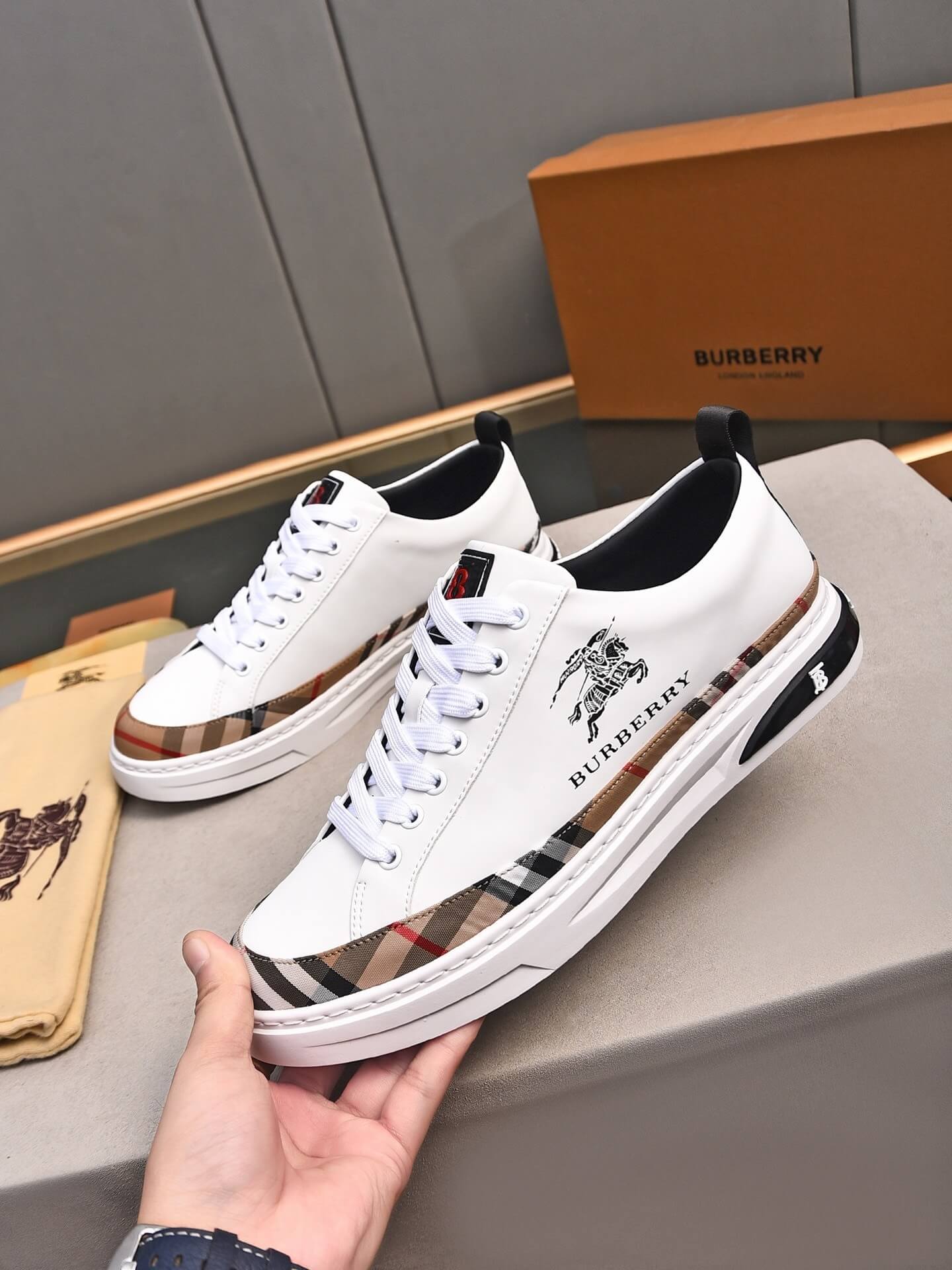 Burberry Sneaker - Equestrian Knight Low-Top - White Leather 2 Burberry brand's Vintage Check pattern.