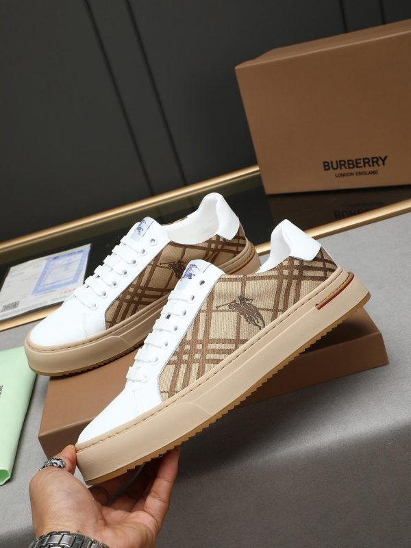 Burberry brand's Vintage Check pattern.