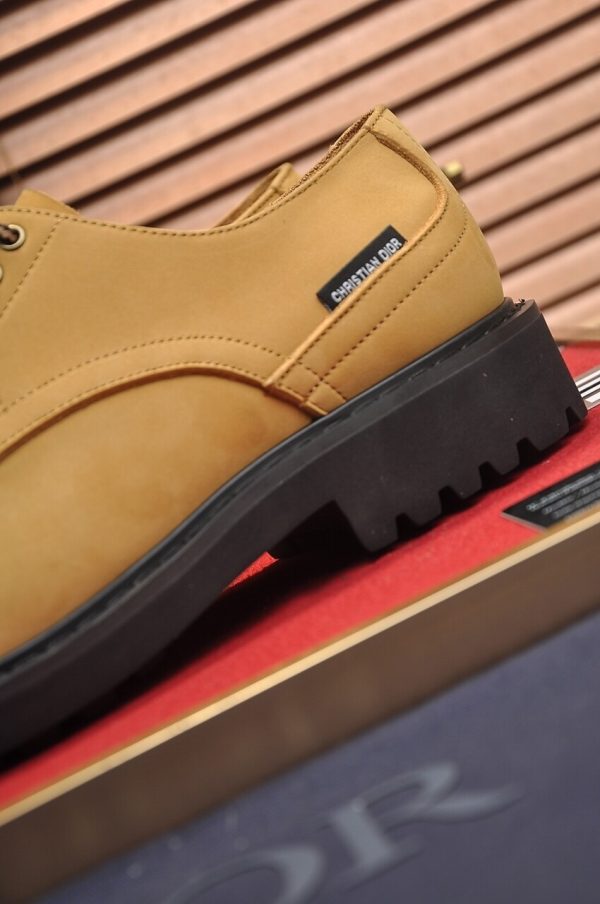 Dior men's derby shoes beige nubuck/suede material.