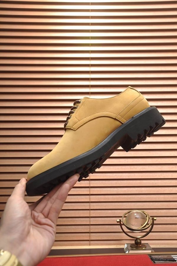 Dior men's derby shoes beige nubuck/suede material.