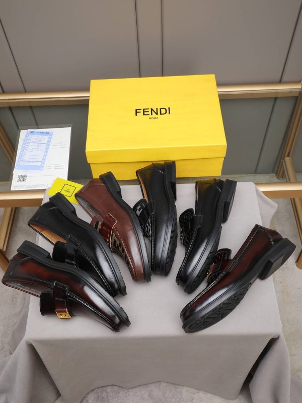 Fendi O'Lock loafers in black leather.