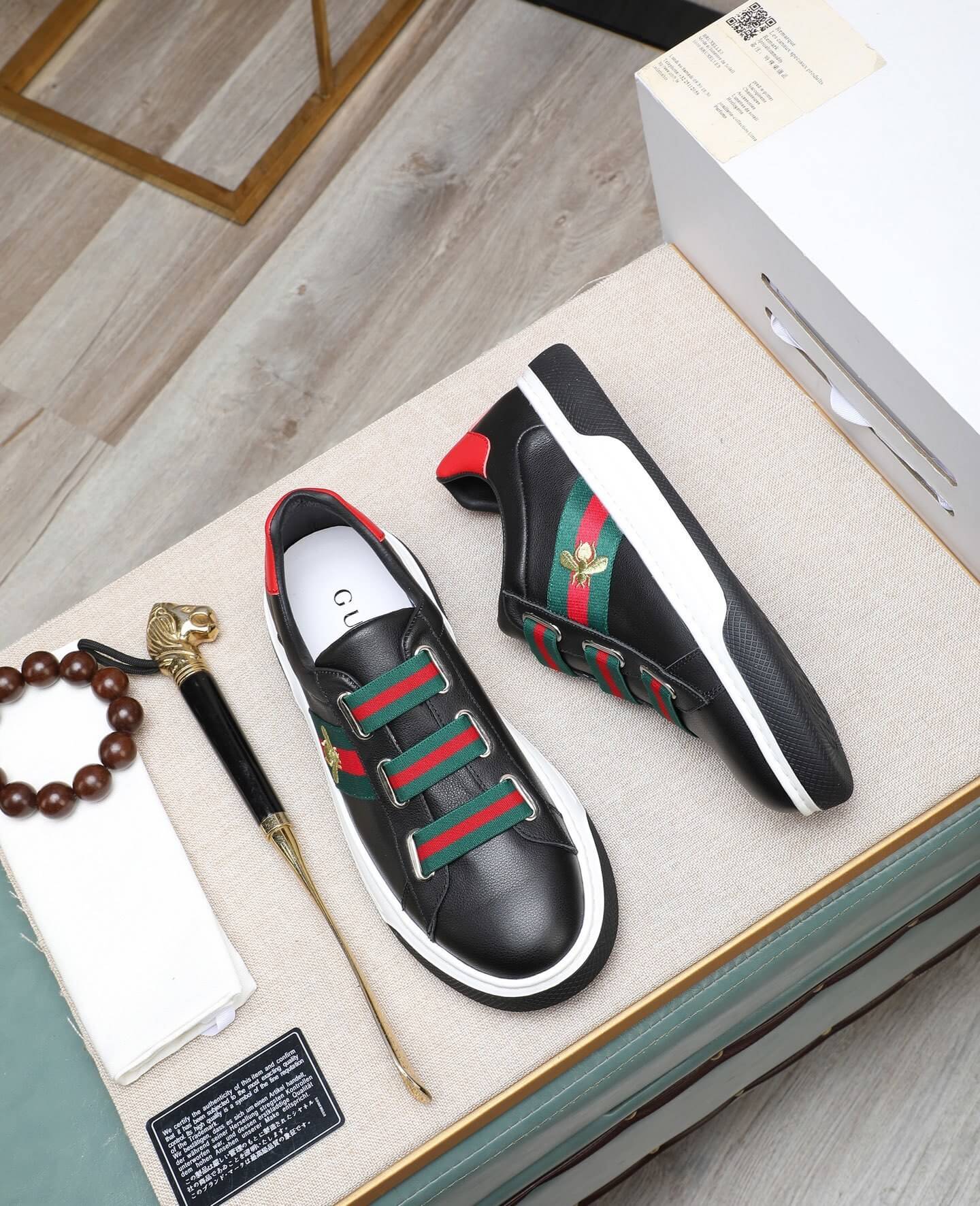 Gucci - Sneaker - Ace Web Stripe Bee - Black Leather Velcro 1 Gucci Ace Logo Strap Sneakers.