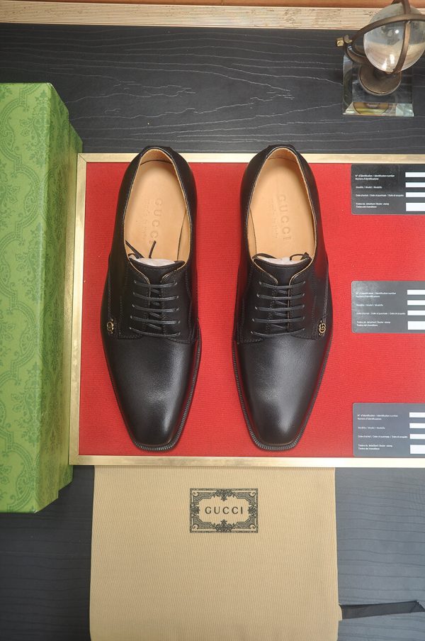 Gucci black Zola plain-toe Derby