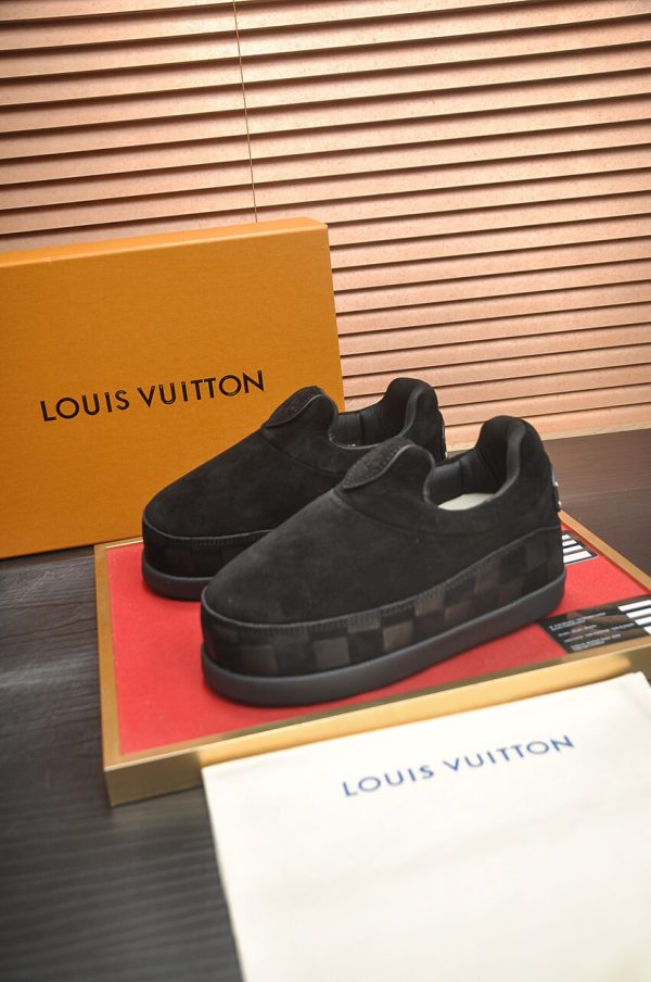Louis -Vuitton -LV -Yeti -Slip-On -shoes- in -black -suede. (7) Louis Vuitton LV Yeti Slip-On shoes in black suede.