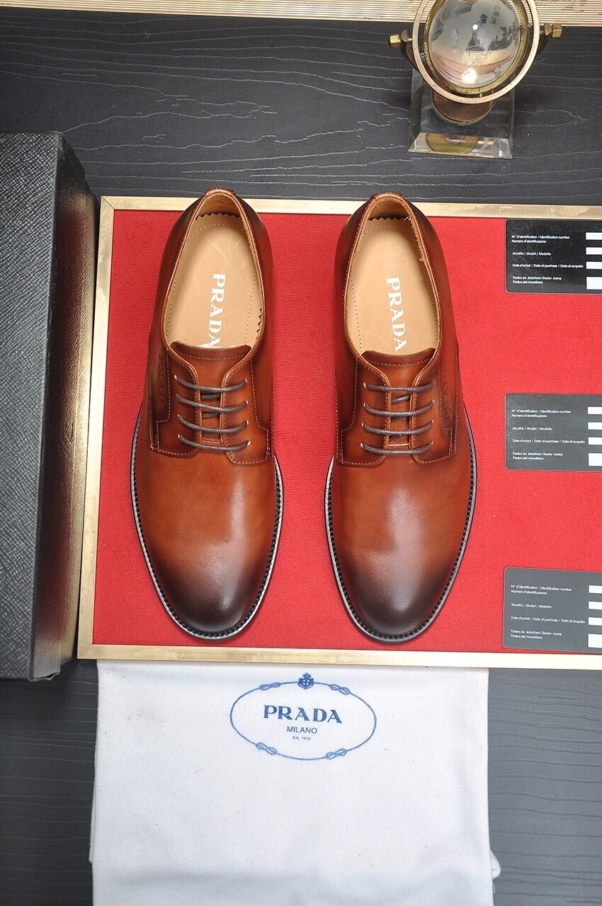 Prada Men's Formal Lace-Up Shoes Chestnut Brown 10 Prada leather men's oxford dress shoe.