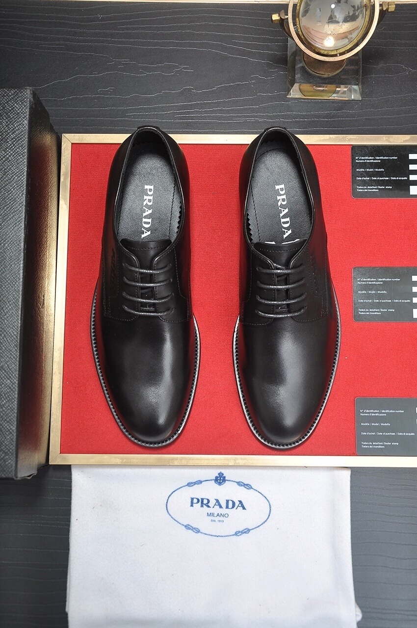 Prada men's black leather lace-up derby shoes 4 black leather Prada men's oxford dress shoe.