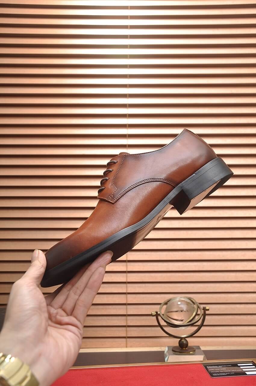 Prada Men's Formal Lace-Up Shoes Chestnut Brown 6 Prada leather men's oxford dress shoe.