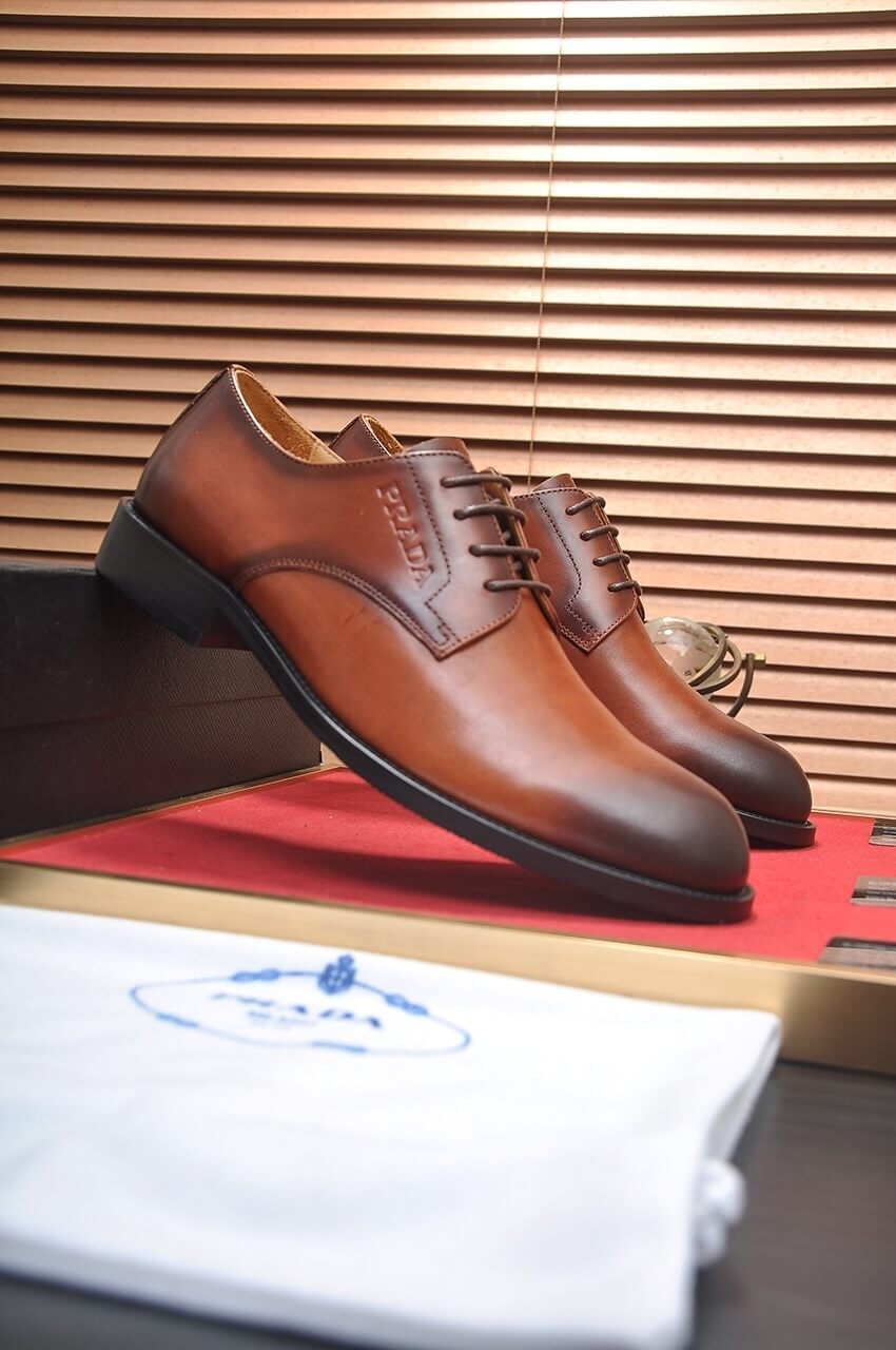Prada Men's Formal Lace-Up Shoes Chestnut Brown 4 Prada leather men's oxford dress shoe.