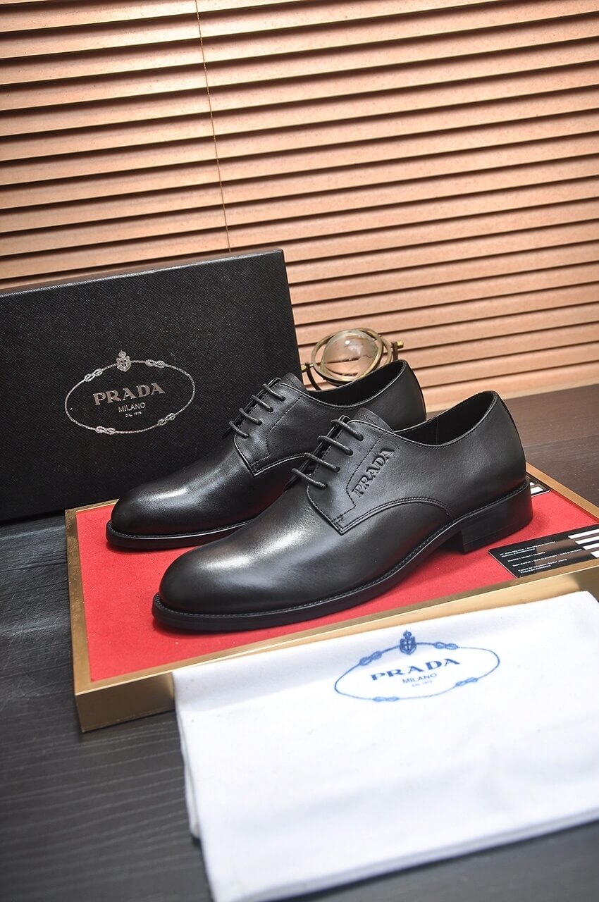 Prada men's black leather lace-up derby shoes 10 black leather Prada men's oxford dress shoe.