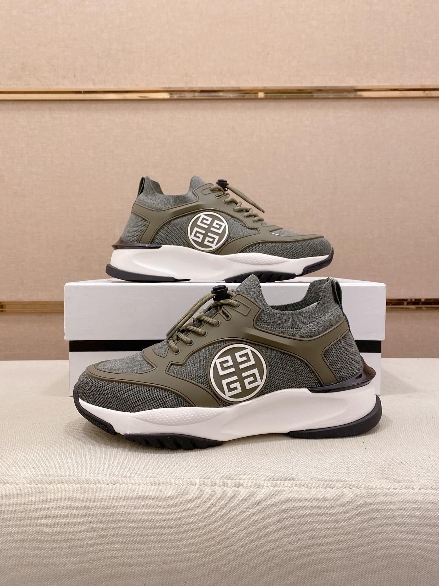 Givenchy Runner Sneaker G-Move Logo Green Mixed Materials 1 Givenchy G Move sneakers