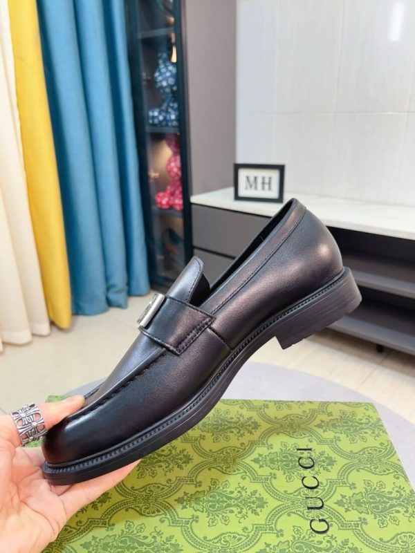 Black leather Gucci loafer