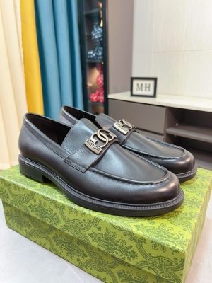 Black leather Gucci loafer