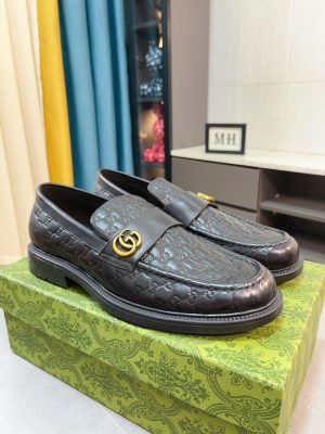 Black leather Gucci loafer