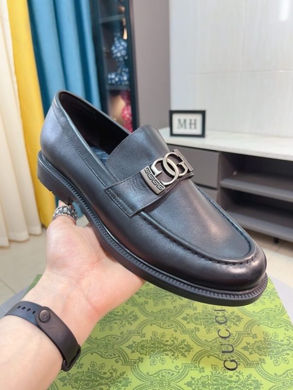 Black leather Gucci loafer