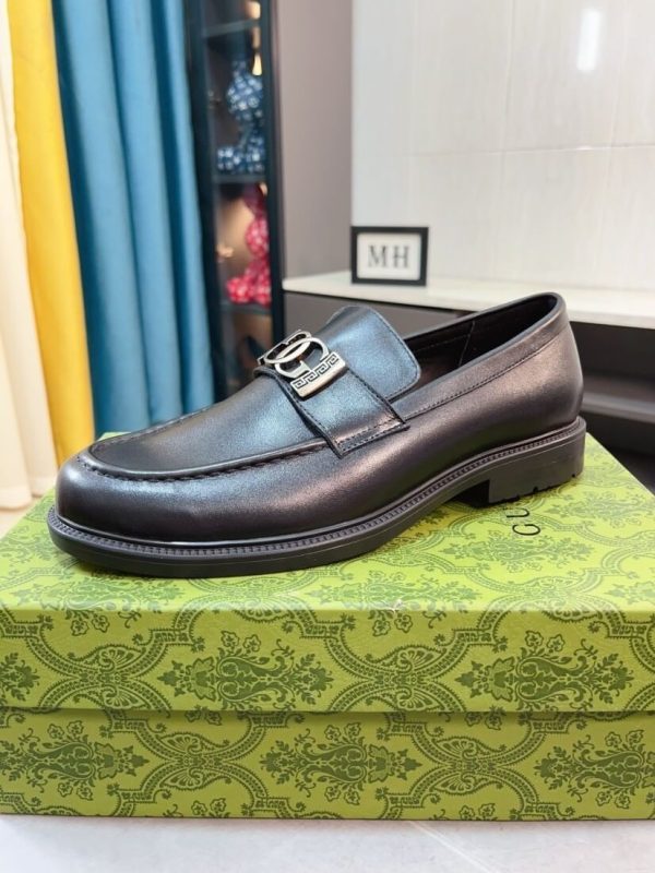Black leather Gucci loafer