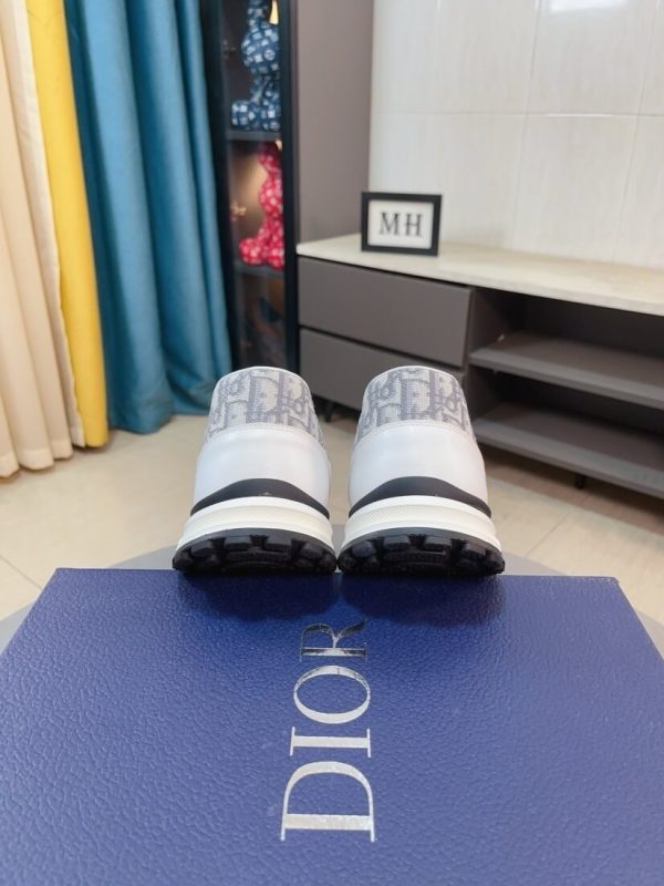 Dior B25 Runner sneakers in Gray and White (2) Dior B25 Runner sneakers in Gray and White