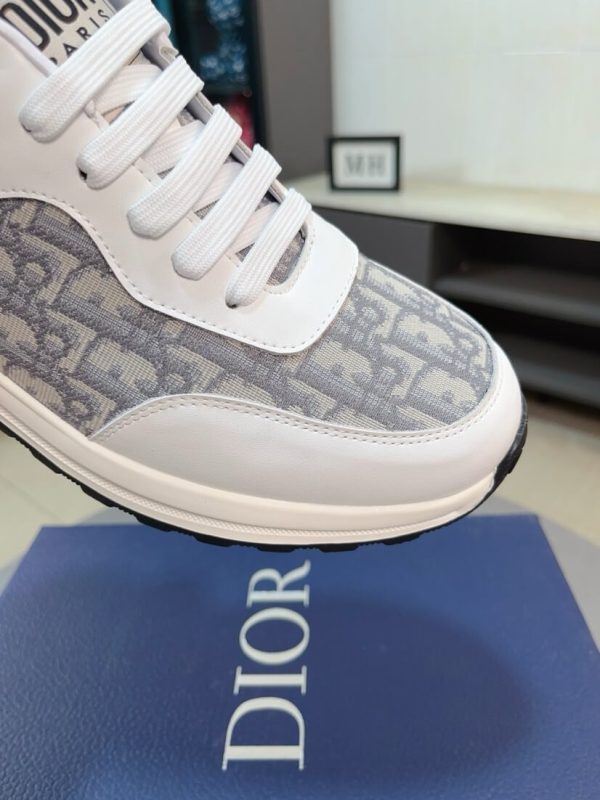 Dior B25 Runner sneakers in Gray and White (5) Dior B25 Runner sneakers in Gray and White