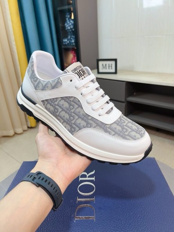 Dior B25 Runner sneakers in Gray and White (8) Dior B25 Runner sneakers in Gray and White