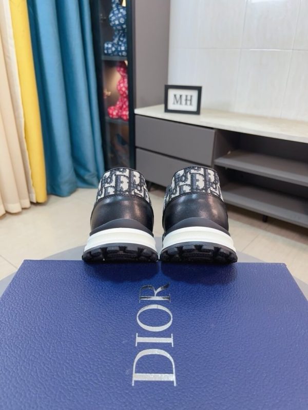 Dior B27 low-top sneakers in black and white