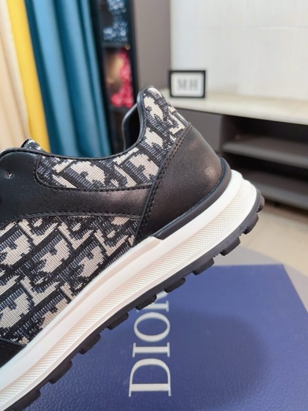 Dior B27 low-top sneakers in black and white