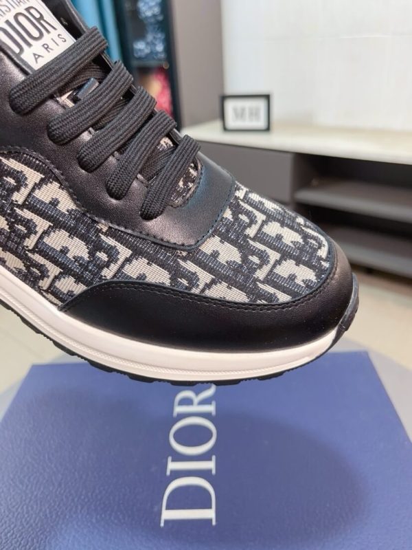 Dior B27 low-top sneakers in black and white