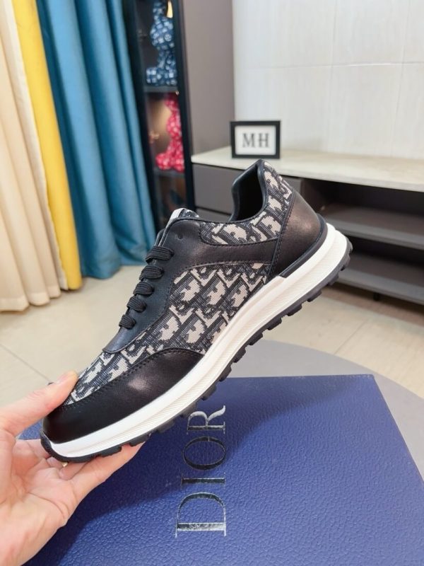 Dior B27 low-top sneakers in black and white