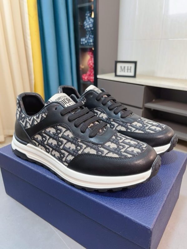 Dior B27 low-top sneakers in black and white