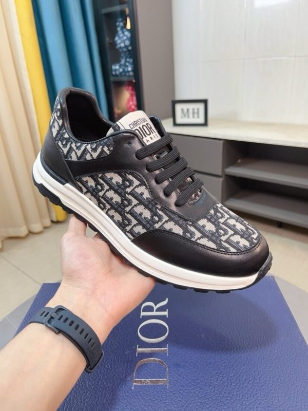 Dior B27 low-top sneakers in black and white