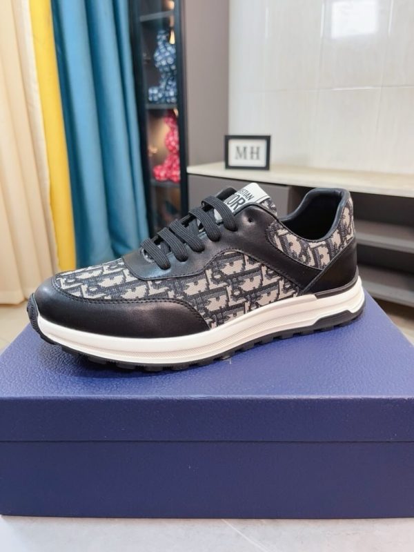 Dior B27 low-top sneakers in black and white