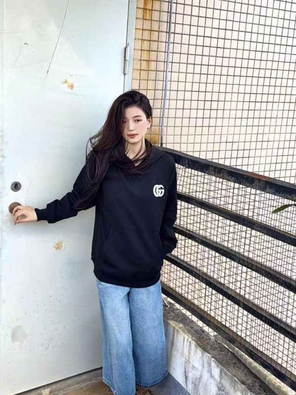 Gucci Interlocking G-patch Drawstring Hoodie- Black (2) Gucci Interlocking G-patch Drawstring Hoodie- Black