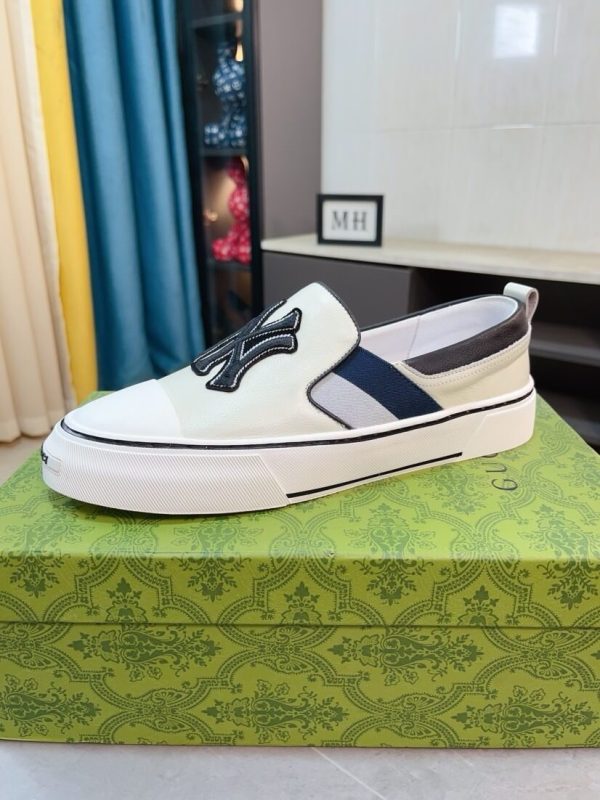 Gucci Slip-On sneakers in black and white (2) Gucci Slip-On sneakers in black and white.