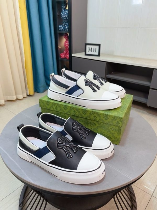 Gucci Slip-On sneakers in black and white (3) Gucci Slip-On sneakers in black and white.