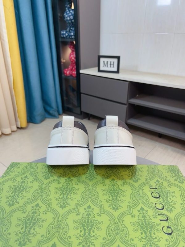 Gucci Slip-On sneakers in black and white (4) Gucci Slip-On sneakers in black and white.